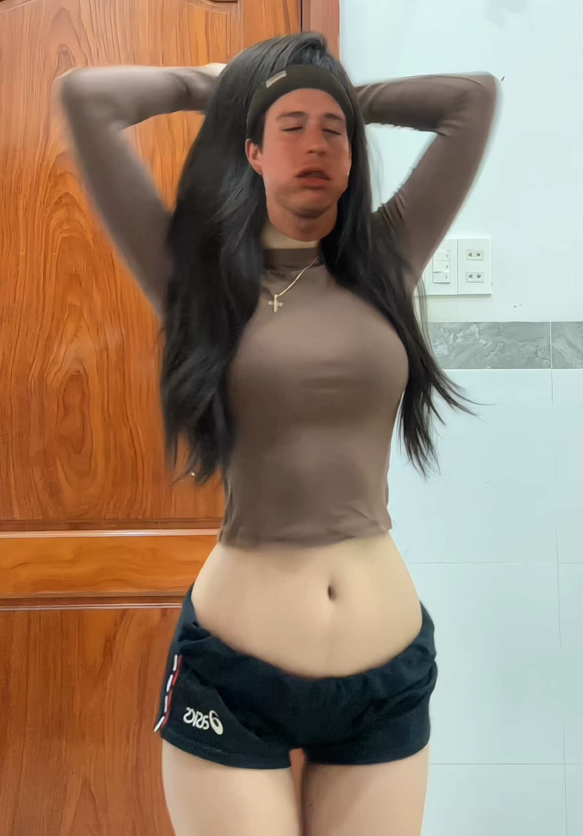 đây là chiếc eo chưa ăn gì =)) 