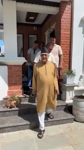 केपी ओलीलाई भेटे महेस बस्नेत र कार्यकर्ताले गुण्डु डेरा मै पुगेर