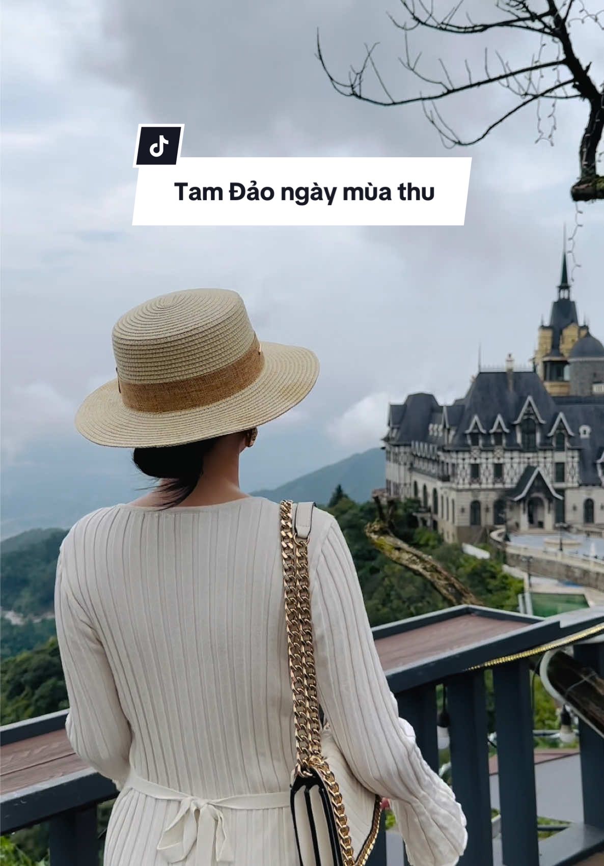 Đưa bé yêu của mẹ đi thăm thị trấn mờ sương vào mùa thu 🥰 🍂🍁🍂🍁🍂 #xuhuong #xunghuongtiktok #tamdao #hoteldelamourtamdao 