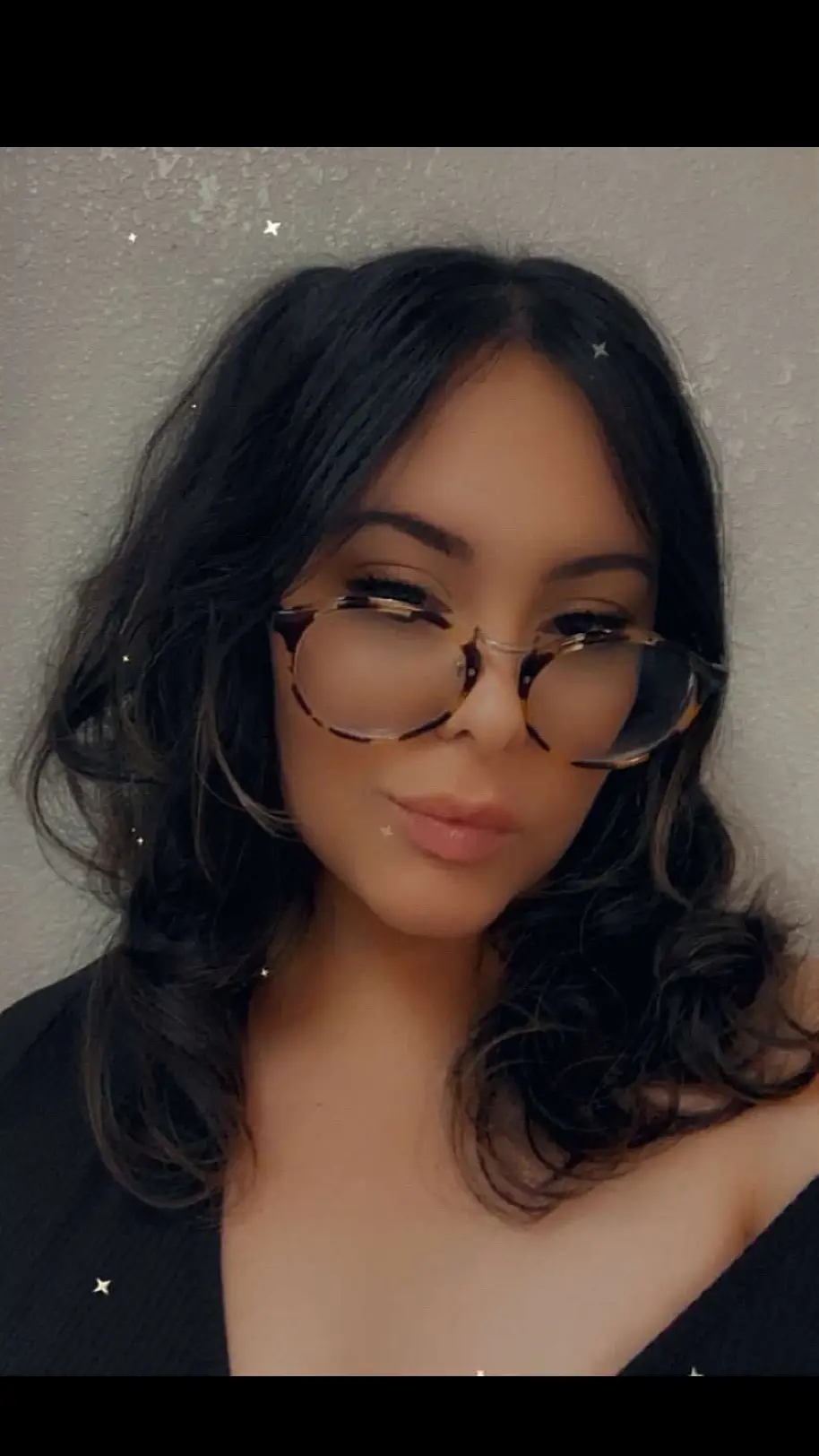 These glasses are super cute from @Eyebuydirect 😍🐆 and with my new short hair…ELITE! 😙🤌 Makeup deets:  @Maybelline NY fit me foundation @L.A. Girl Cosmetics liquid blush in rosebud  @NARS Cosmetics nars bronzer in laguanas @BEAUTY BAY beauty bay nude palette  @EYLURE LONDON eylure volume 03 lashes  @Hourglass Cosmetics hourglass concealer  @Gerard Cosmetics Gerard cosmetics lipstick in nude  @Summer Fridays summer fridays lip gloss in guava  #makeup #eyebuydirect #viral #fyp 