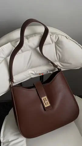 another brown bag that you will surely love 🤎🍫 #bag #shoulderbag #brownbag #bagforwomen 
