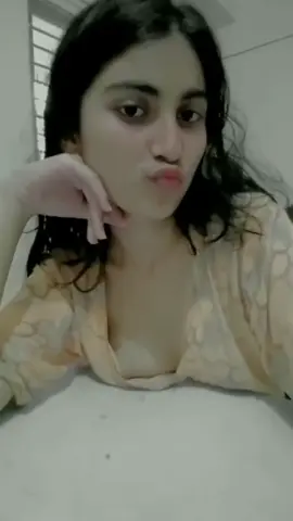 ইস একটু কাছে আসো না 😩