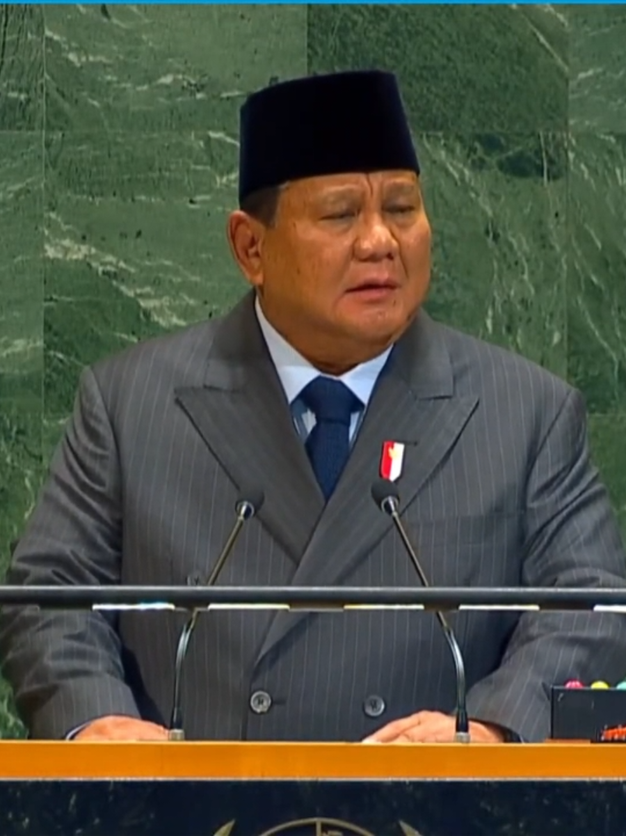 Presiden Prabowo Hadiri Konferensi Internasional di PBB terkait Palestina, Tegaskan Komitmen untuk Solusi Dua Negara Dia menyerukan agar bencana kemanusiaan dan perang di Gaza segera dihentikan. Prabowo juga mendesak negara lain untuk segera mengakui kenegaraan Palestina sebagai satu-satunya jalan menuju perdamaian abadi di Timur Tengah. #gaza #xybcafyp #israel #pbb #fyp 