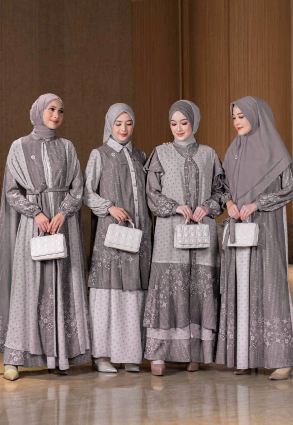 Masyaallah sarimbit semesta emang secakep ini🥰jangan sampai nyesel ga ikutan PO nya ya karena udah madu close order😭🫵🏻 🛒Order couple klik link bio ☎️ wa 0823 1313 5065  #ootdcouple #ootdraya #eidseries #sarimbitkeluarga #famsetkeluarga #bajucouplelebaran2026 #sarimbitlebaran2026terbaru #lebaran2026 #bajuseragaman #syiraaswardrobeharmoniraya #CapCut 