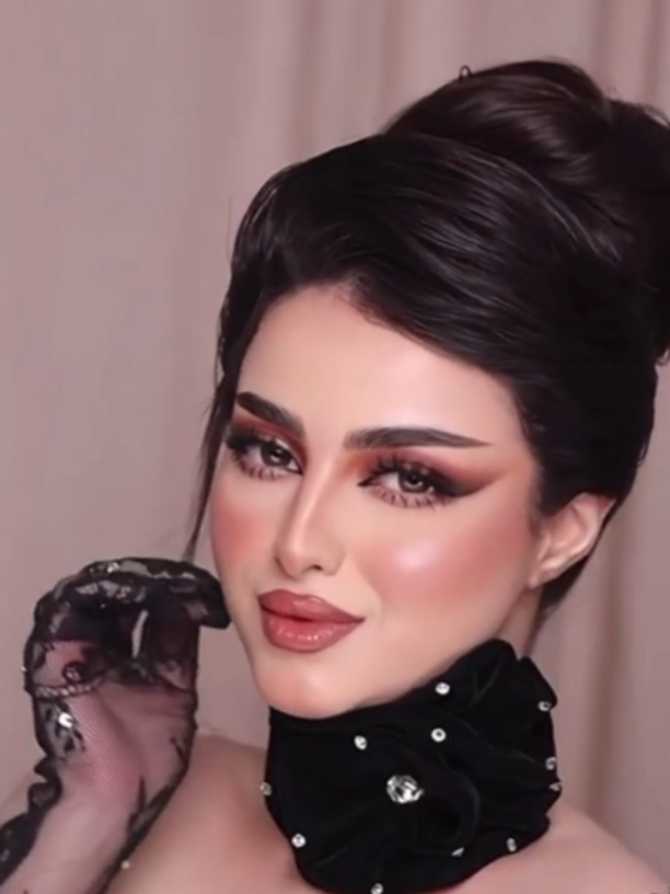 Title: Achieve Ethereal Beauty Makeup in Minutes #etherealbeauty, #makeuptutorial, #glittermakeup, #fyp, #creatorsearchinsights 