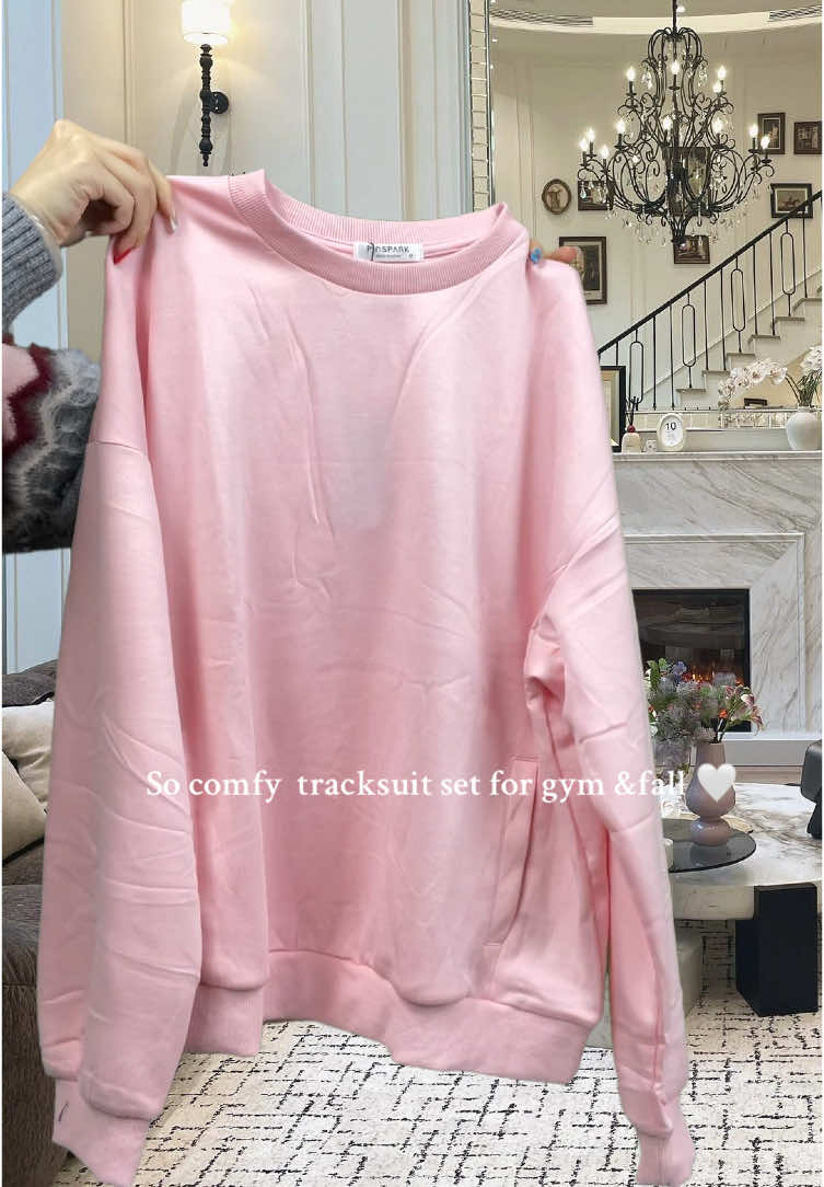 Falsh sale now!! Run don’t walk!!🤍🤍#tracksuit #set #gym #sportswear #tiktokmademebuyit 