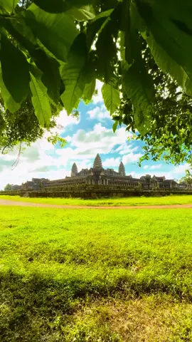 ប្រាសាទសិលាកំបាំងកណ្ដាល់ព្រៃ ឃ្លាមួយនៃបទនគររាជ “ប្រាសាទអង្គរវត្ត”