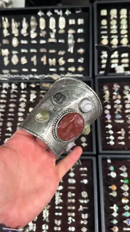 Went to the Brick lane vintage clothing and food market on Sunday!! It was absolutely packed with people eating and shopping :)  #bricklane #london #vintage #market #fyp 