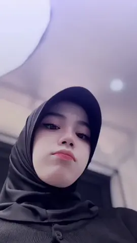Pipi Jemblem 😜 . . @RohmahNaa Alisa batik solo  #alisabatiksolo #beranda #momen  #4upage #fypシ゚viral🖤tiktok 