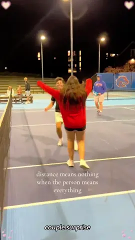 The hug I’ve been waiting for #couplegoals❤ #surprise #boyfriends #couples #relationships #usa🇺🇸 