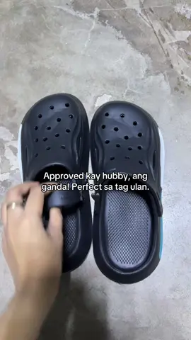 Ang porma na! Perfect sa tag ulan. 🖤 #shoes #manshoes #rubber #crocs #rubbershoes 