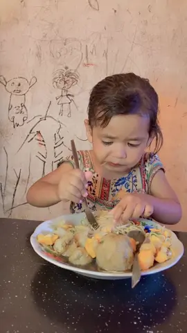 Ceisya makan bakso dulu 
