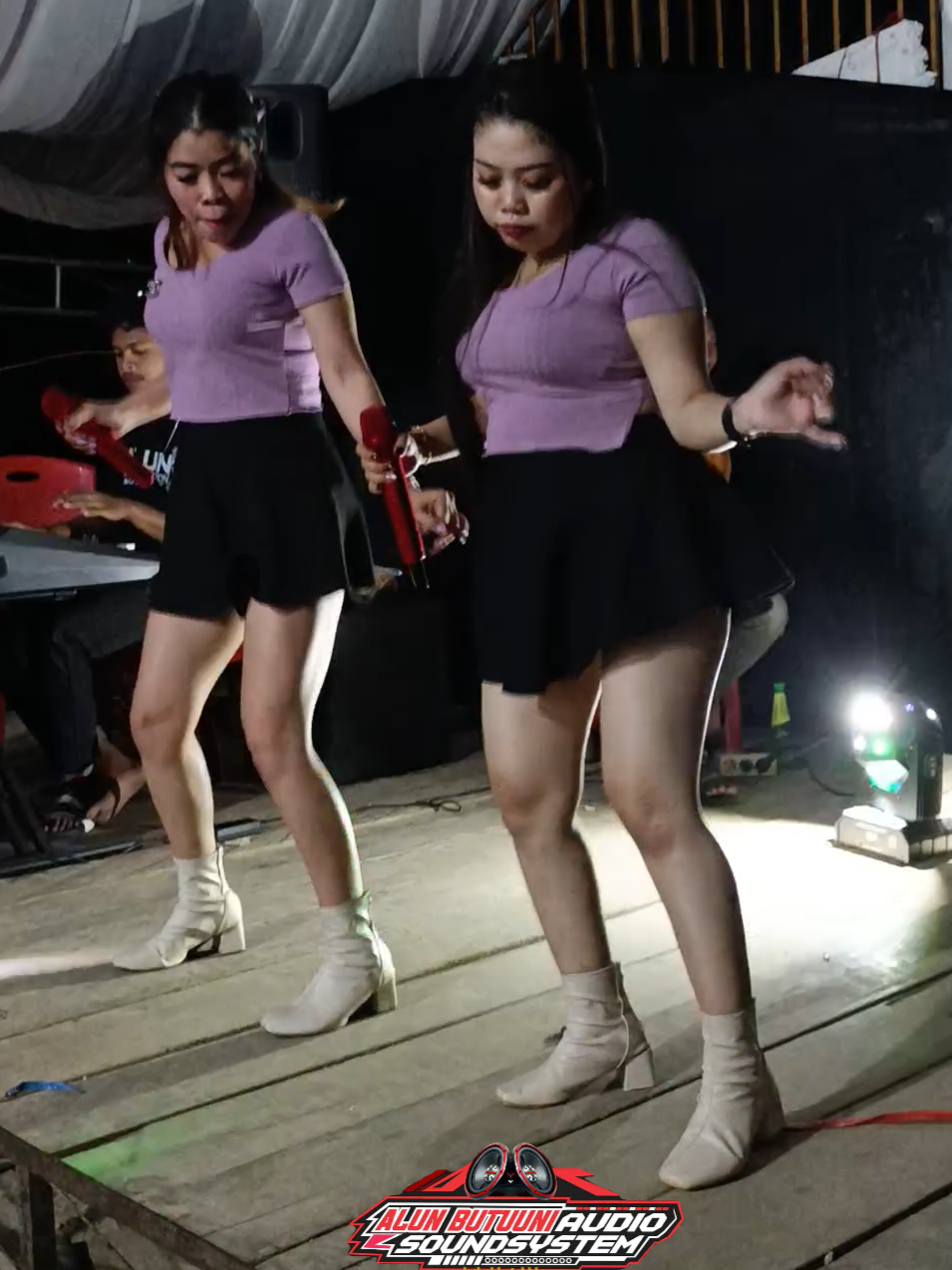 Butuh sewa sound system untuk acara hajatan, festival, ataupun yang lainnya? Percayakan pada ALUN BUTUUNI MUSIK SOUND SYSTEM! Kami menggunakan sound system dan peralatan pendukung dengan kualitas menggelegar. 🔥 Yuk hubungi kami segera ☎️ ( 082244587050 ) WHATSAPP 👈 lakukan reservasi untuk tanggal mu. #lulokendari #lulosulawesitenggara #lulo #fyp #viral 