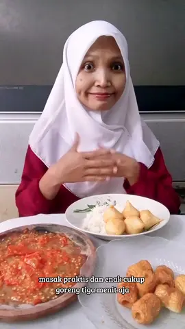 Team masak praktis dan enak, ya tentunya pakai CEDEA Fish Dumpling Chicken dan CEDEA Chikuwa Mini, Penyajiannya cukup goreng 3 menit aja dan apalagi ditemenin sama nasi plus sambal, jadinya auto kalap makan 🥰🤗  #CEDEANikmatnyaPasti @cedeaseafoodofficial 