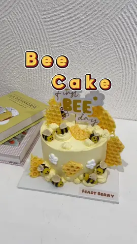 bee + honeycomb 🐝 #fypシ #feastberry #birthdaycake #koreancake 