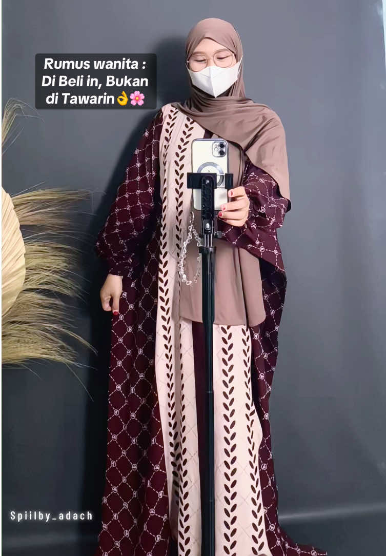 Ingat ya para ikhwan ukhtinya jngn ditawarin, tapi langsung dbeliin🫵🏻👌😂 apalgi dbeliin daster kaftan kya yg ak pkai, auto dsenyumin seharin 😂🌸 #dasterkaftan #kaftanrayon #kaftanviral #kaftan #dresskaftan 