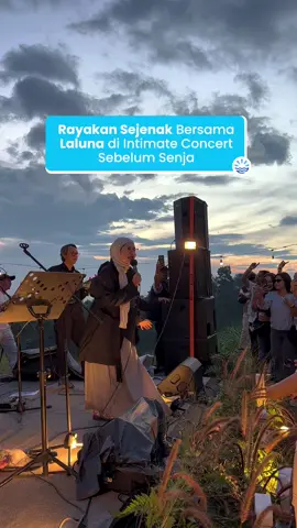 Moment keseruan @rayakansejenak bersama @lalunabandofficial Intimate Concert Sebelum Senja di @goalparaestatecamp LaLuna adalah band pop asal Bandung yang berdiri sejak tahun 2000. Personelnya antara lain Manik (vokal), Uti (gitar), dan Boyan (drum). Musik mereka dikenal easy listening dengan lirik romantis dan nuansa mellow. Beberapa album populer mereka: Penggalan Kisah Lama (2000), Dua Musim (2002), Menanti Pagi (2003), Indah Pada Waktunya (2005), hingga Berbunga Bunga (2011) dan Lembaran Baru (2012). Lagu-lagu hits seperti “Penggalan Kisah Lama”, “Tetaplah Mencintaiku”, dan “Membekas di Hati” sempat populer di awal 2000-an. Ciri khas LaLuna adalah lagu bertema cinta dengan sentuhan positif. Meski vokalis Manik berhijab dan sebagian lagu punya nuansa religius, mereka menegaskan sebagai “band positif” bukan band religi.