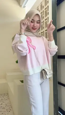 aduuwh atasan gini dipaduin celana cantik ini cakep bgtt sumpa deh nih#atasanwanita #tiktokshop #sweaterrajut #rajutmurah 