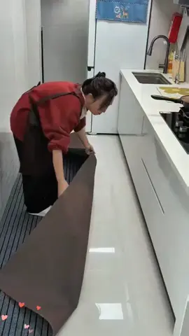 This striped floor mat is non-slip, wear-resistant, dirt-resistant and easy to maintain#mysweldobudol #freeshipping #tiktok #fyp #goodthing 