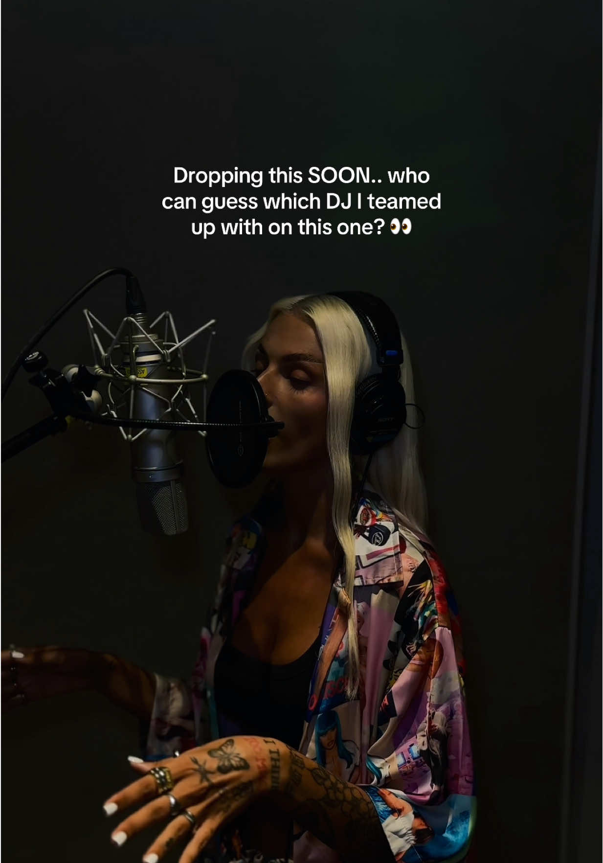 This one’s dropping vvvvv soon.. who can guess which DJ did collabed with on this tune? 👀 #newmusic #unreleased #SACHA #fyp 