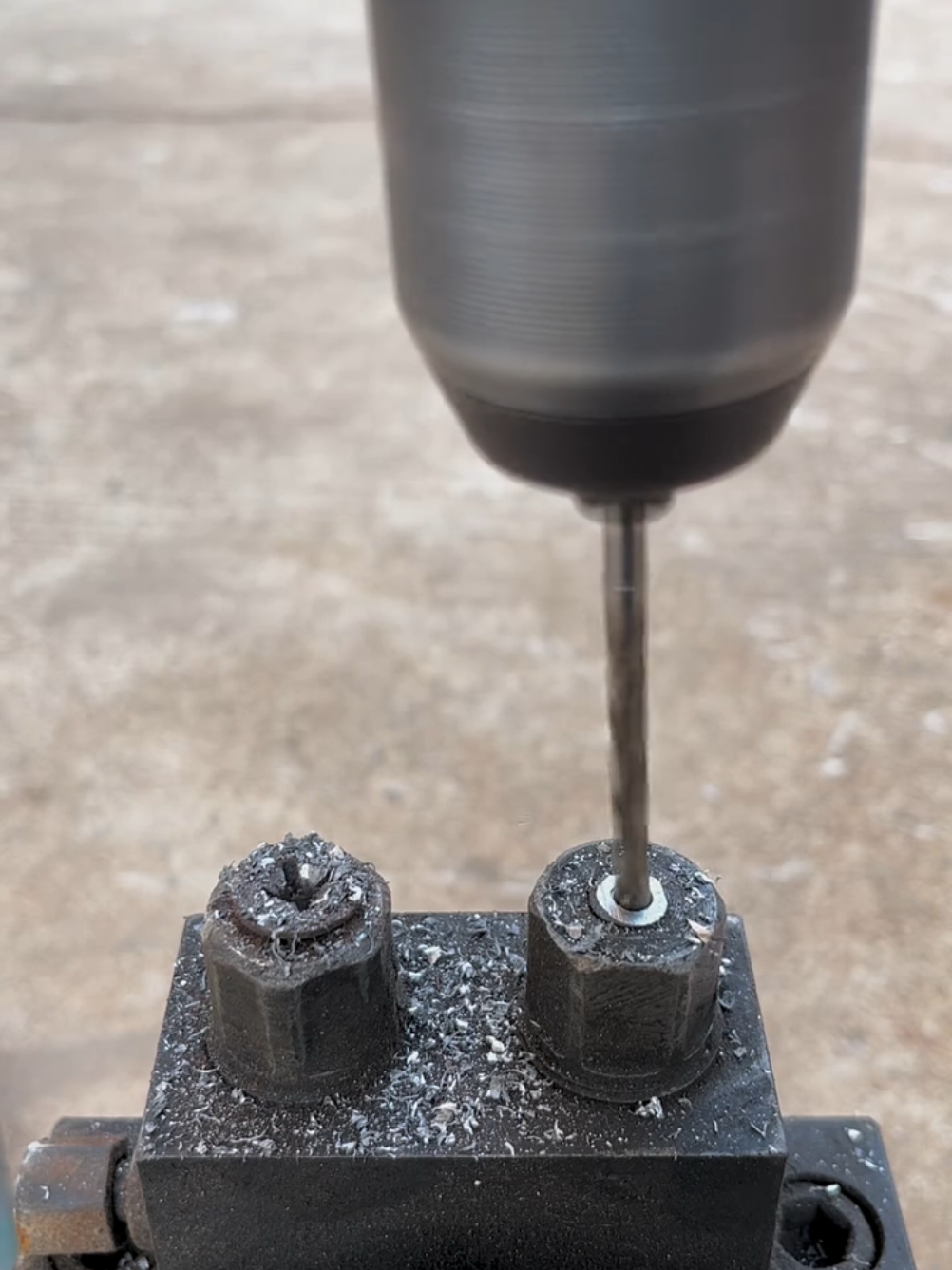 #High-efficiency hardware tools #Good tools to share #Repair tools ￼Remove stripped and broken screws and rusted screws