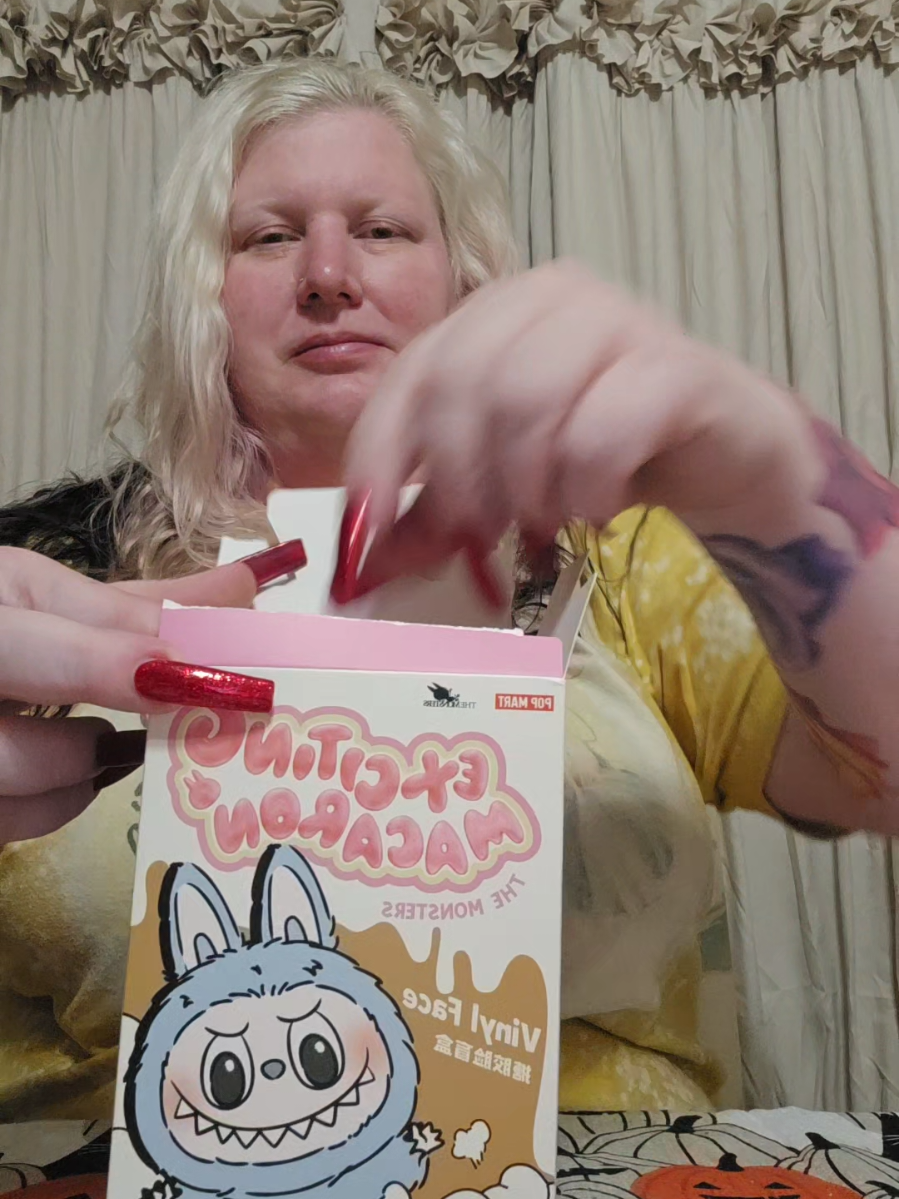 isnt she just the cutest... #labubu #macaronlabubu #secretlabubumacaron 