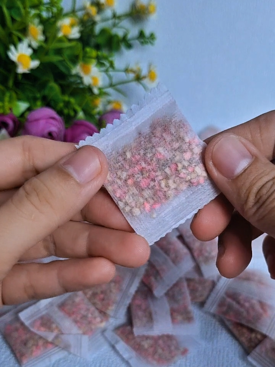 Reduces moisture, odors, meldew, and insects in closets! Leaves a light floral scent to keep clothes fresh daily🥰 #mothballs #camphor #perfumecloset #mothbag 