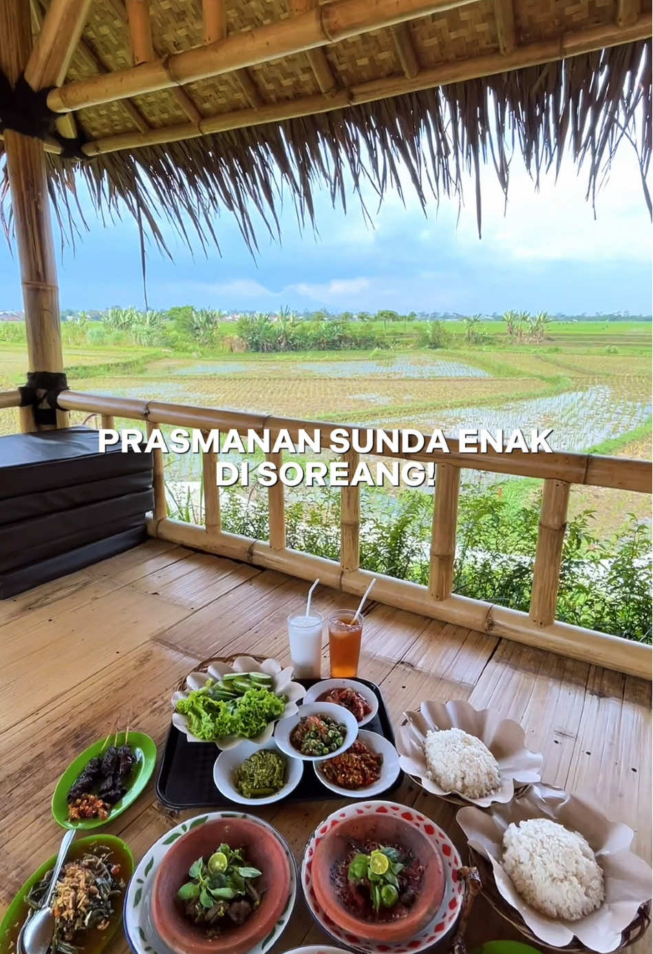 ada prasmanan sunda enak di soreang, ini enakeun tempatnya adeum, pemandangannya jg cakeup✨  📍sambal raos soreang  jl. raya soreang cipatik no.7 mahmud gajah mekar bandung  #promoseruweekend #creatorsearchinsights #TTpetualangNewbie #promomakangajian #sundaprasmanan 