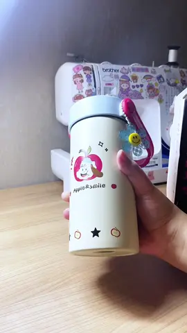 แก้วเก็บความเย็น น่ารัก มีหูหิ้ว มีจุกปิดหลอดให้ด้วยนะ #แก้ว  #แก้วเก็บอุณหภูมิ #แก้วเก็บความเย็น #แก้วน้ํา #แก้วน่ารัก 