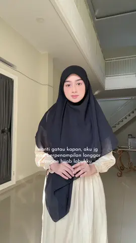 Jenis hijab, warna dan tutor aku spill di komen yg titip tutor☃️ untuk brandnya aku pakai dari @fariva hijab 💫