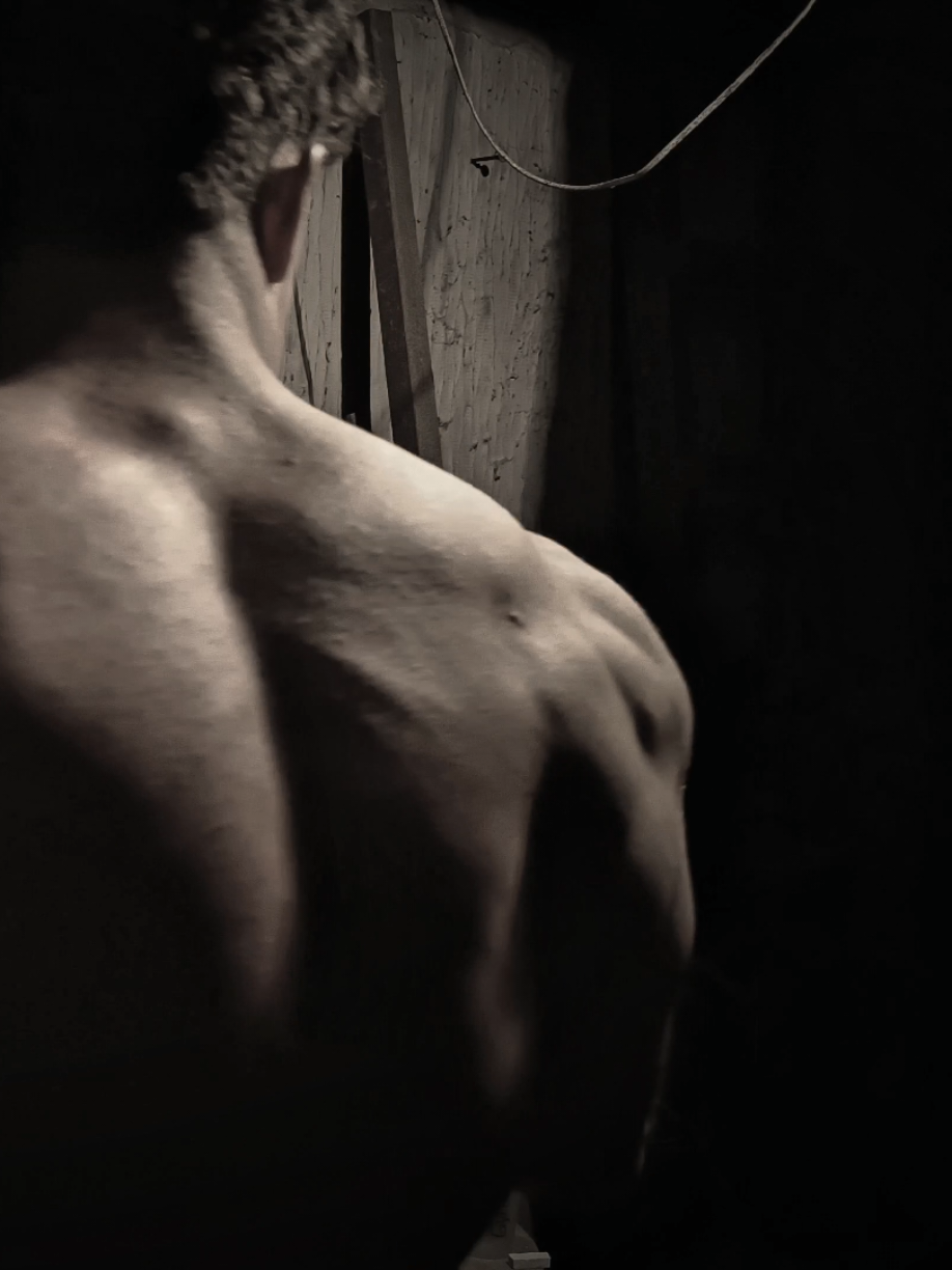 Keep doing.. calisthenics, just a pull-ups and dips... #calisthenics #GymTok #physique #muscles #viral 