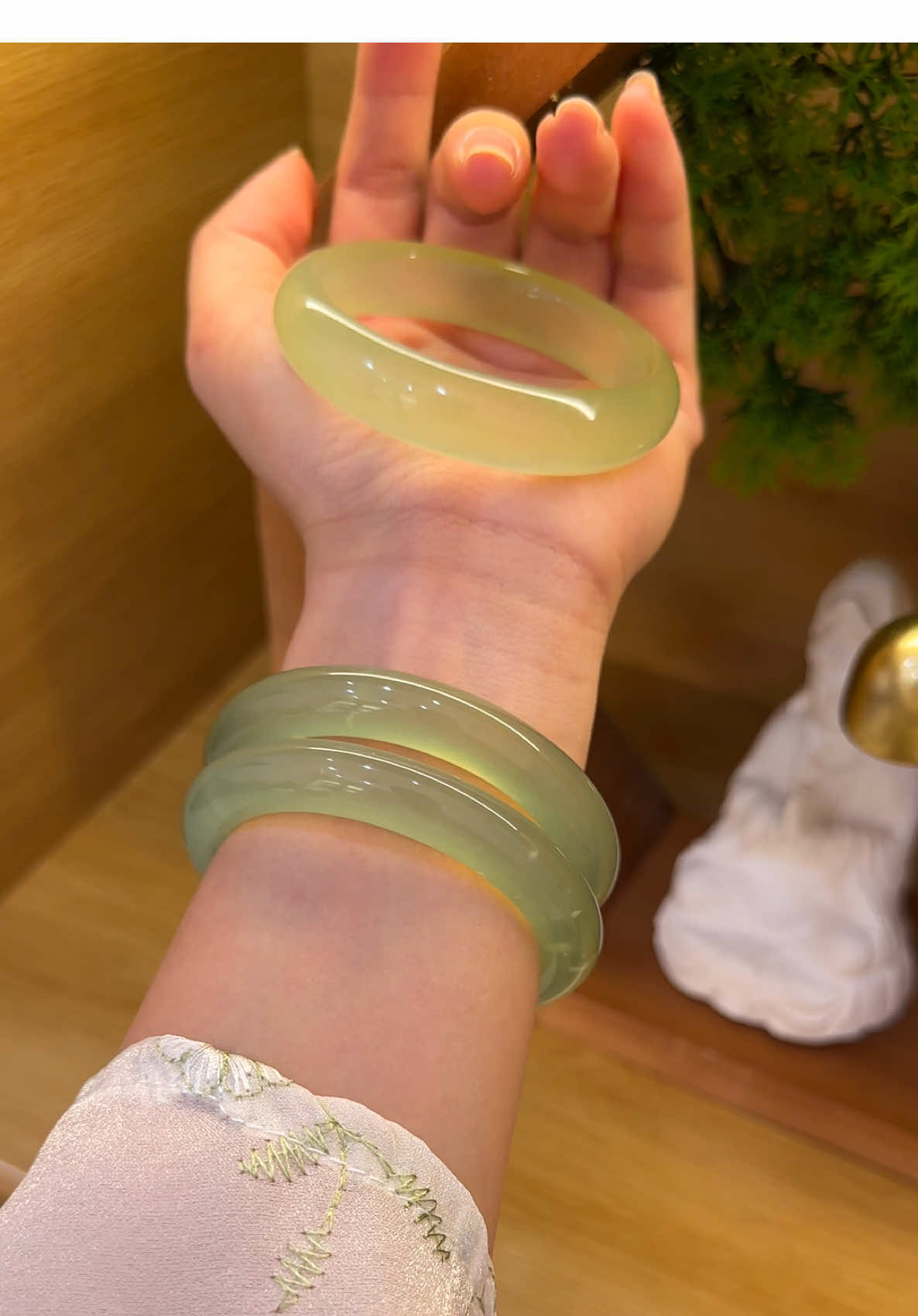 Vòng Tụ Nham thật giống với câu “Ngọc tự quý, lục là Vương” 💚 #vongtay #trangsuc #daquy #phongthuy #ngocbaoha 