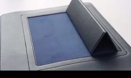 Boorso laptop oo ku noqon karta mid laabtooda kor uqaada si aadan ugu daalin. Soo dalbo