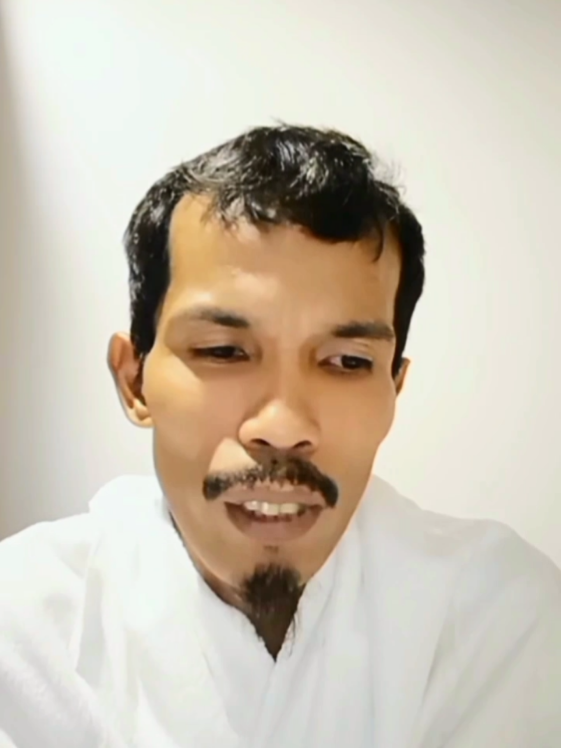 Bang @JEFRICALIAK2 Berterimakasih kepada orang2 yg tlh membantunya. termasuk keluar @bundayara23  #Dubai #saudiarabia #mekah #madina 