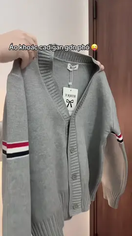 Áo khoác cadigan trendy#phoidoxinh #reviewthoitrang #tiktokviral #outfit #thoitrangnu 