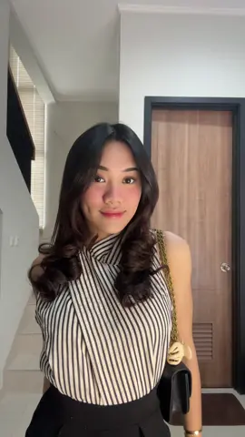 selalu suka pake stripe top ini