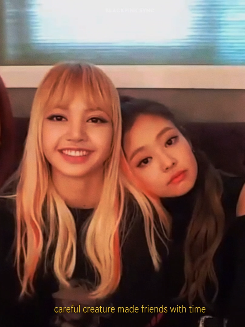 Because it’s the 23rd… it’s JenLisa Day and their 8th, let’s have a cute throwback moment of them from their live ✨🖤💗 #BLACKPINK #JENNIE #LISA #JENLISA #JENLISADAY