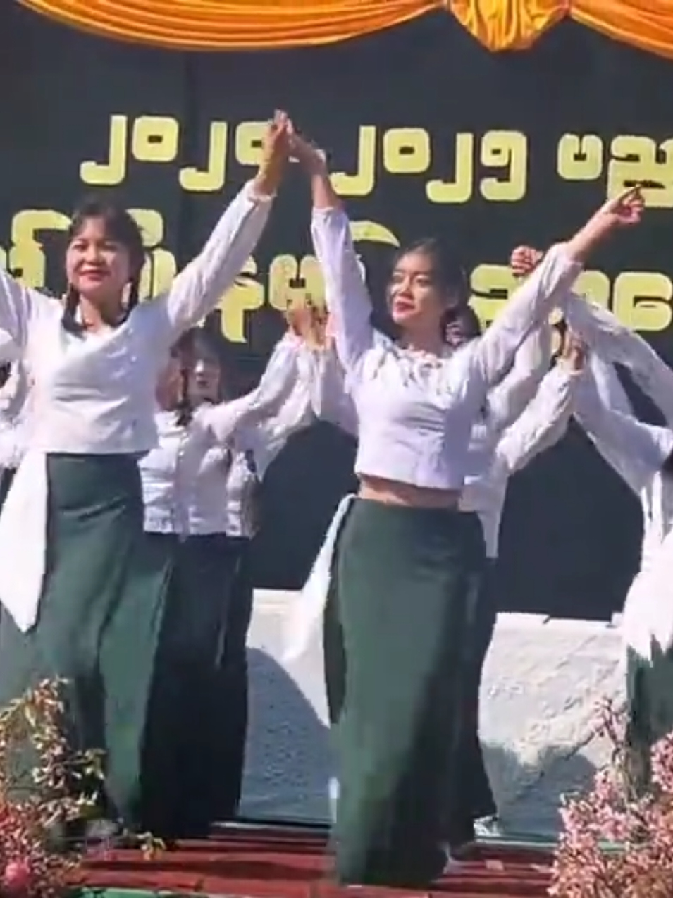 ကျောင်းသူအက #creatorsearchinsights #dance #school #schooldance 