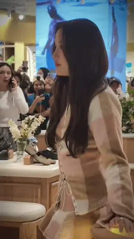 Nhan sắc này càng ngày càng mê🥴Đôi chân của cô ấy😭Tôi không ổn🤤🤤🤤 #RockfishWeatherwearxFB #beckyarmstrong #srchafreen #freenbecky #xuhuongtiktok 