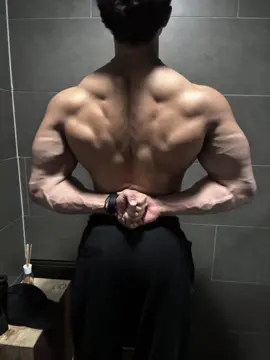 Demon back loading… #gym #GymTok #backday 
