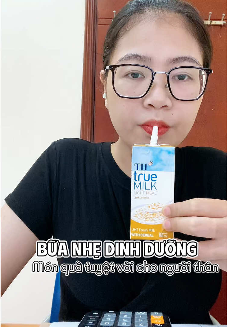 Sữa tươi tiệt trùng bổ sung ngũ cốc vừa thơm ngon vừa bổ đường. Món quà tuyệt vời cho người thân. #thaothattha2con #TH #suatuoingucoc #suangucoc #suckhoe 