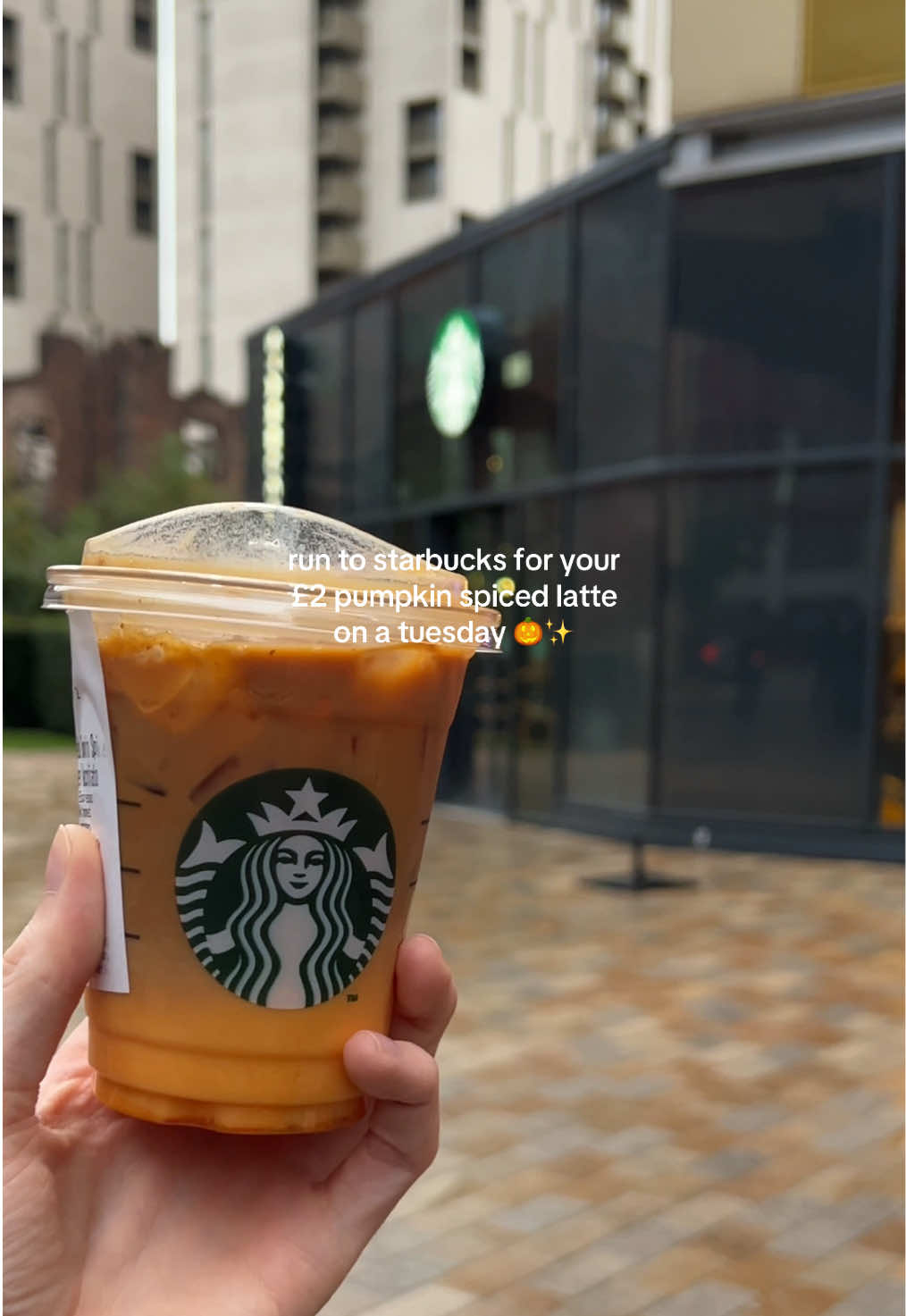 £2 starbucks drinks on unidays for students every single tuesday ! RUN DON’T WALK for those pumpkin spiced lattes 🎃✨ (on selected tall drinks) @Starbucks UK #studentdiscount #uni #starbucks 