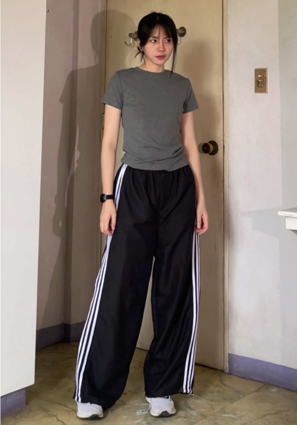 Basic but never boring ft. this gray top. #basictop #basicoutfit #streetwear #TikTokFashion #fyp 