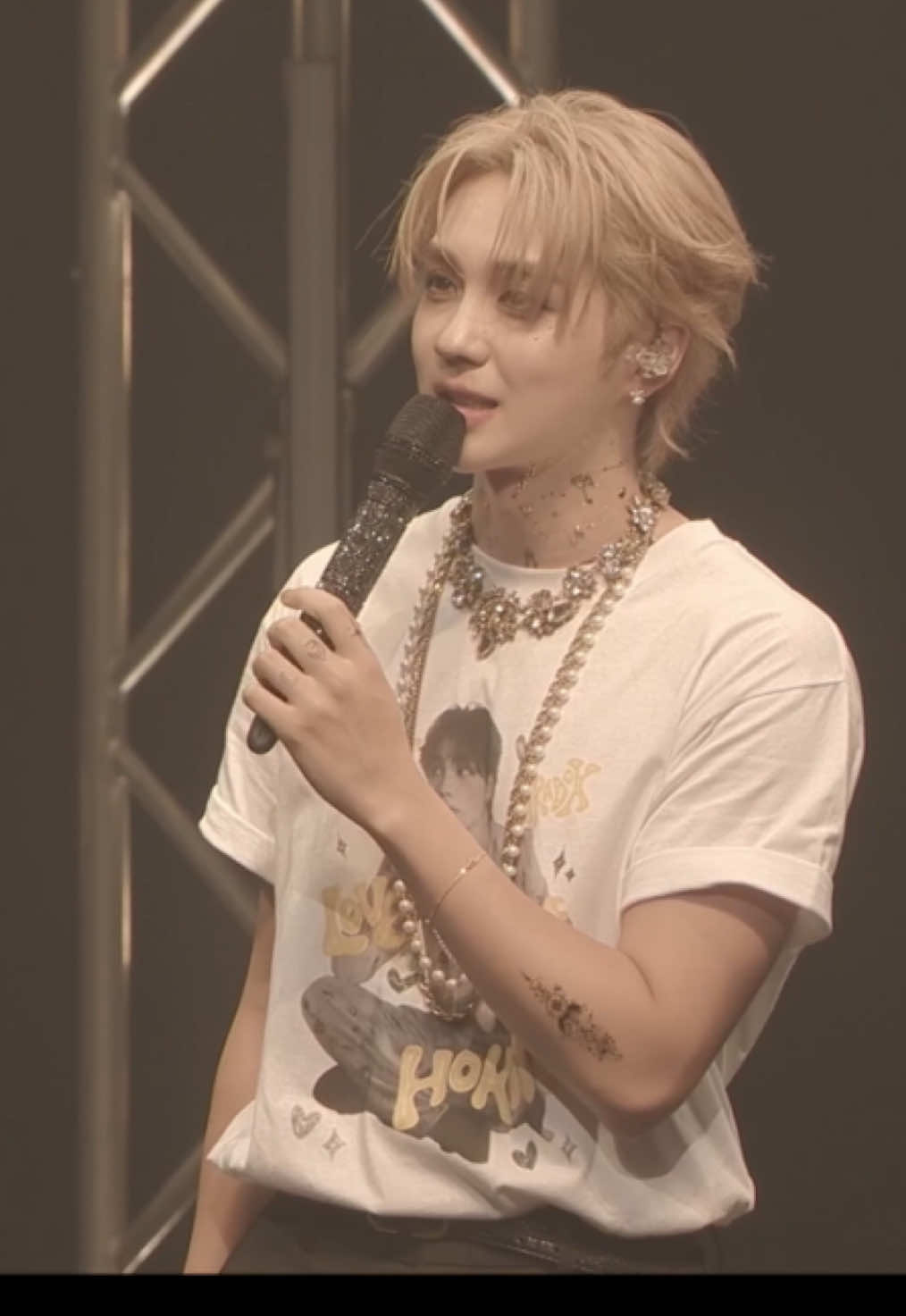 ✨HOKUTO “LOVE PARADOX, LOVE MYSELF” Release Live ✨ HOKUTO本人によるグッズ紹介🛍️PART2✌️ グッズ事後販売受付中🐷💫 ライブ当日完売してしまったアイテムも購入可能です！ 🛒受注期間：9/28(日)23:59まで 📌詳細は HOKUTO Staff X をチェック✅ #HOKUTO #HOKUTO1stLive