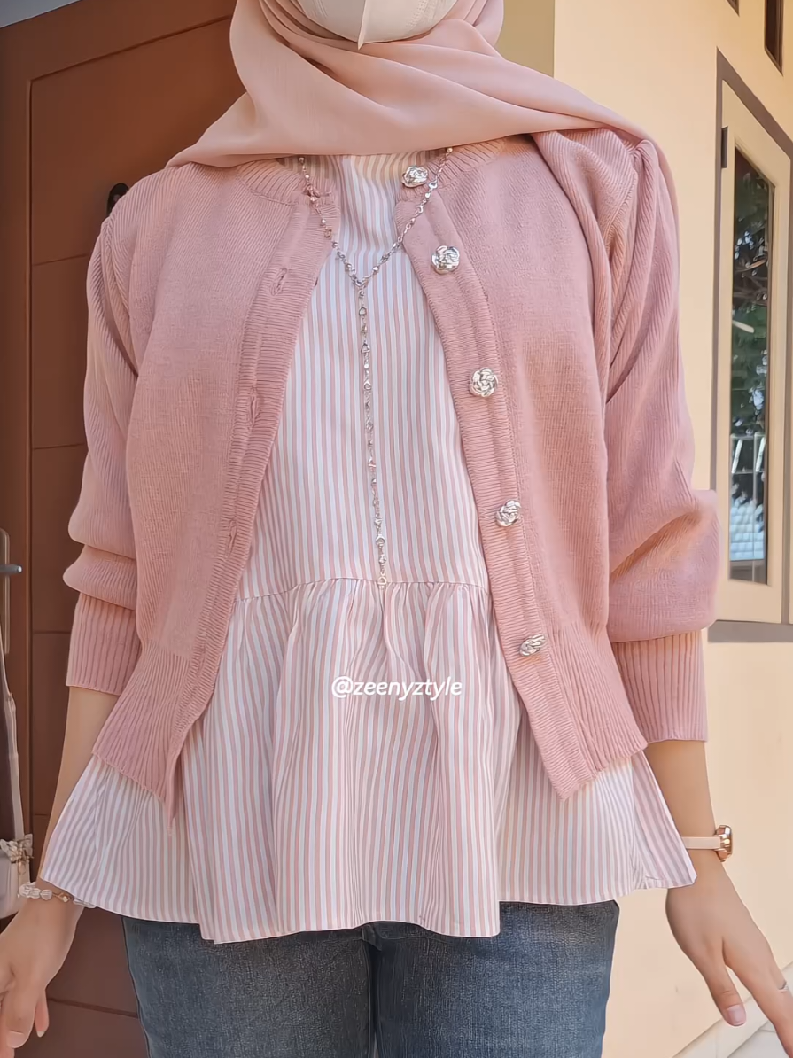 lagi trend bgt layering outfit giniii, segemes ituuuu #shirt #cardigan #foryou #blouse #OOTD 