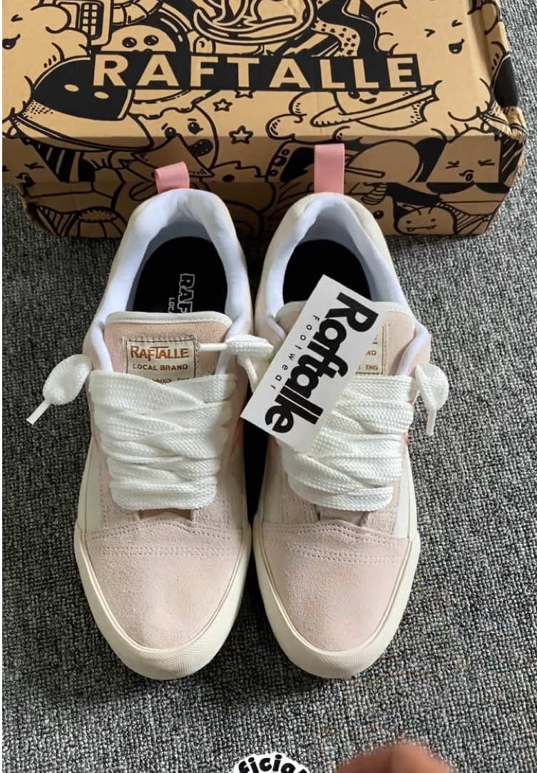 Rekomendasi sepatu cowok keren sneakers brand lokal raftalle #sepatulokal #sepatukeren #sepatusneakers #sepatucowokkeren #sepatuunisex 