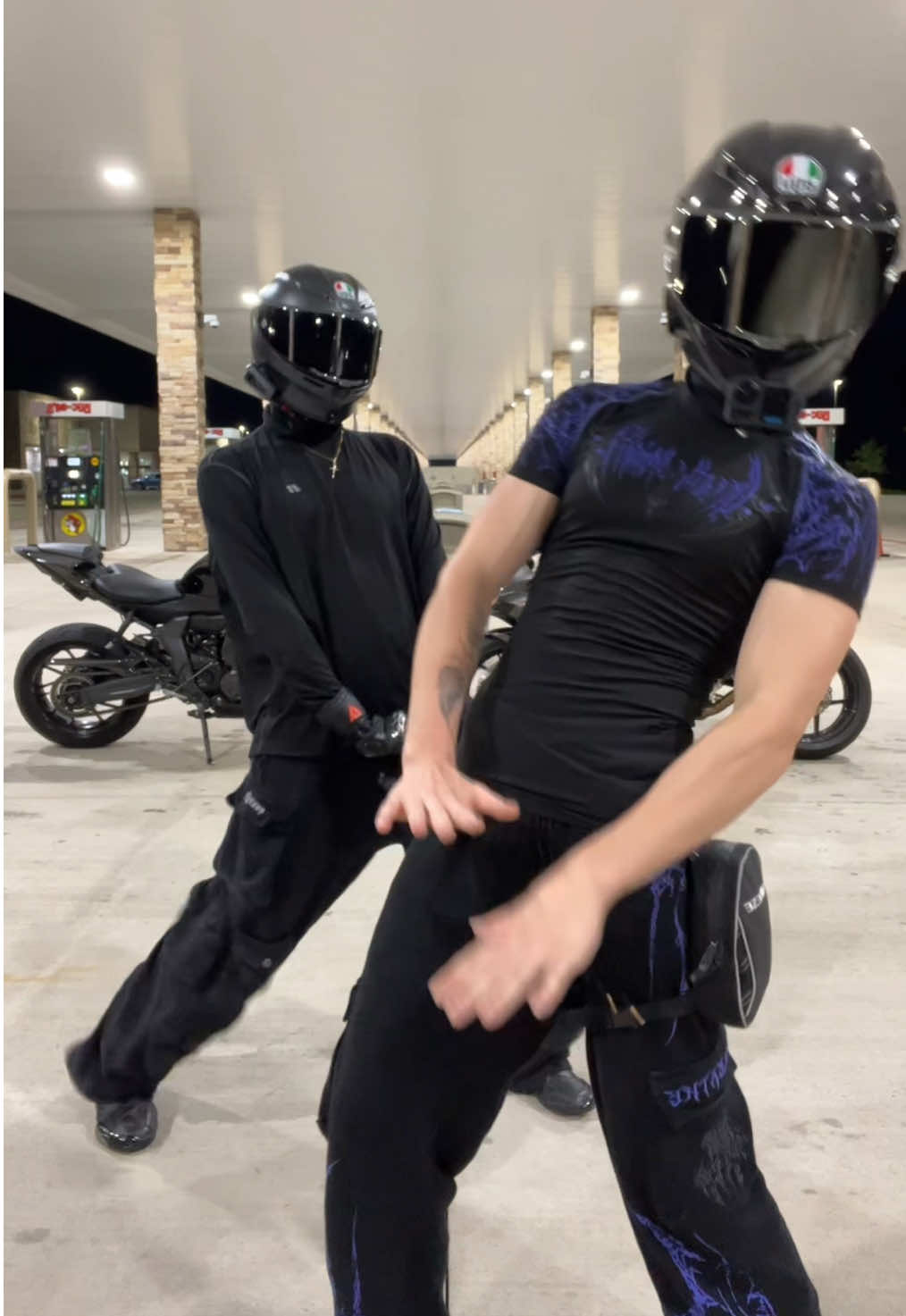 Does anyone have a white van that gives away free pistas lmk (@DancingMoto) #fyp #trending #biketok #BookTok 