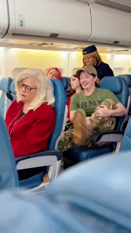 soldier come back home surprised#cominghome #comebackhome #soldierscominghome #cominghomesoldier #surprisesurprise #army #returns #navylife #usaarmymilitary #usa #fyp #tiktok 