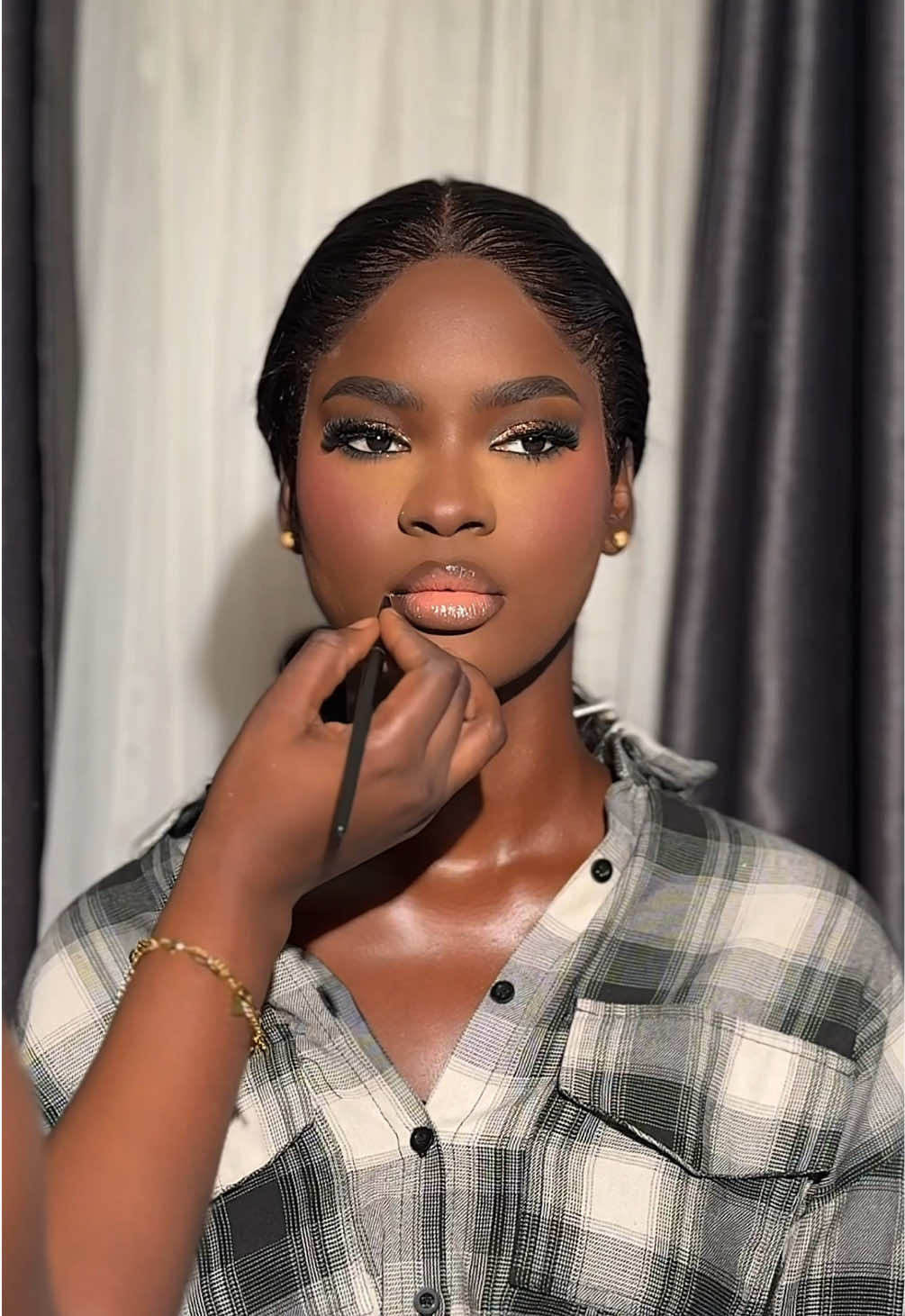 Beautiful process ❤️❤️❤️❤️ Makeup @facematiks  Hairstylist @hairbyomogeoreke Registration is ongoing for our Online and Physical makeup class  We are available to take your bookings, call or send a dm to book an appointment with us #ibadanmakeupartists #ibadanmua#makeuptutorial #makeupartistinlagos #makeupartistinibadan         