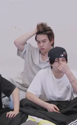 ทะเลาะกับตัวเองหรอมาร์ค แพ้เสียงในหัวสุดๆ555552525255555 #MARCKRIS  #busbecauseofyouishine 